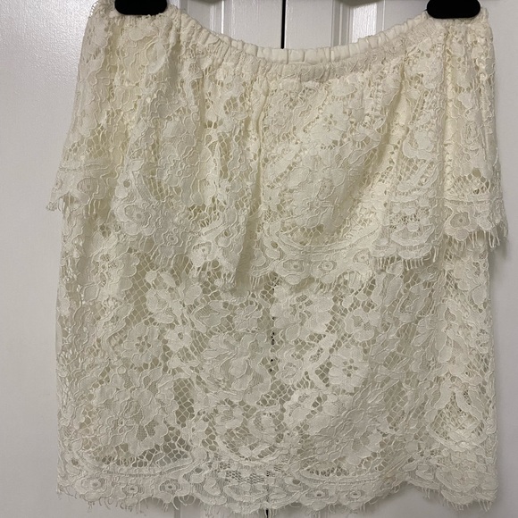 SOLD.      Soft Wilfred lined cream lace top. Size M - Picture 8 of 11